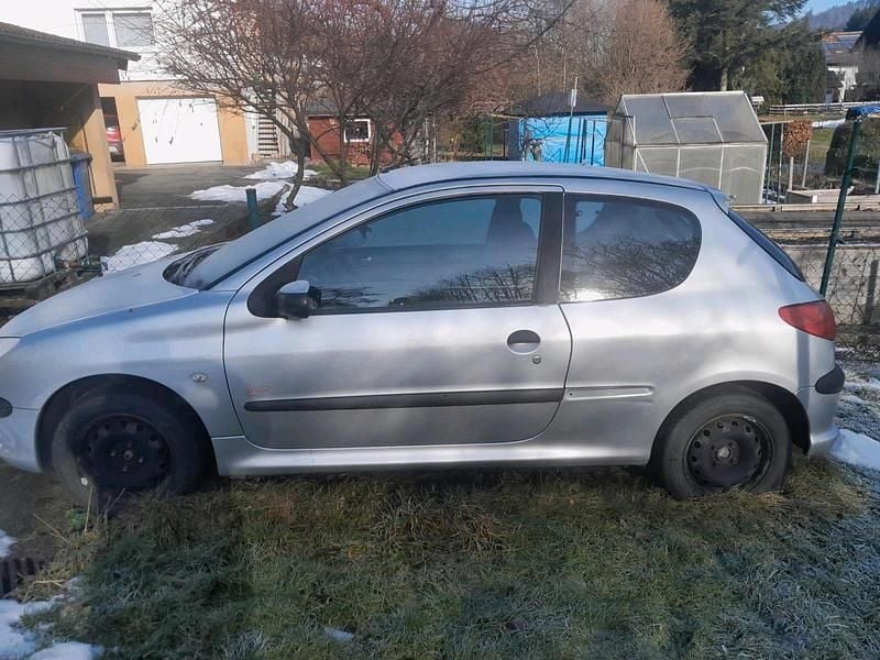 Gebraucht Peugeot 206 60 PS (44 kW) 2006 Silber Kleinwagen