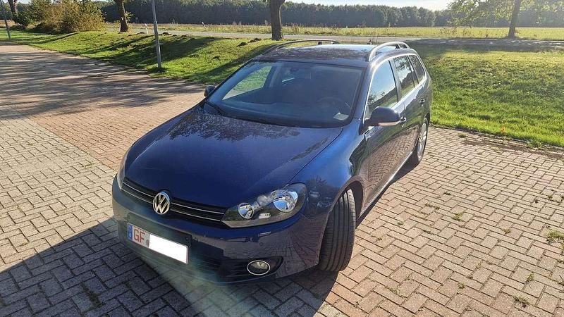 Blau Gebraucht 2011 VW Golf VI Kombi | 6.790 € (Etwas zu teuer) - Bild 1/4