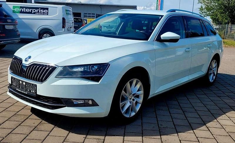 Laserweiss Gebraucht 2017 Skoda Superb Kombi | 17.849 € (Fairer Preis) - Bild 1/4
