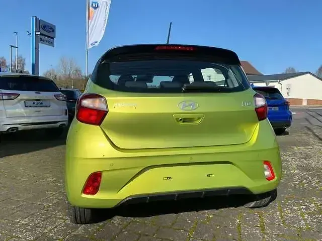 Gebraucht Hyundai i10 63 PS (46 kW) 2025 Lucid lime Kleinwagen