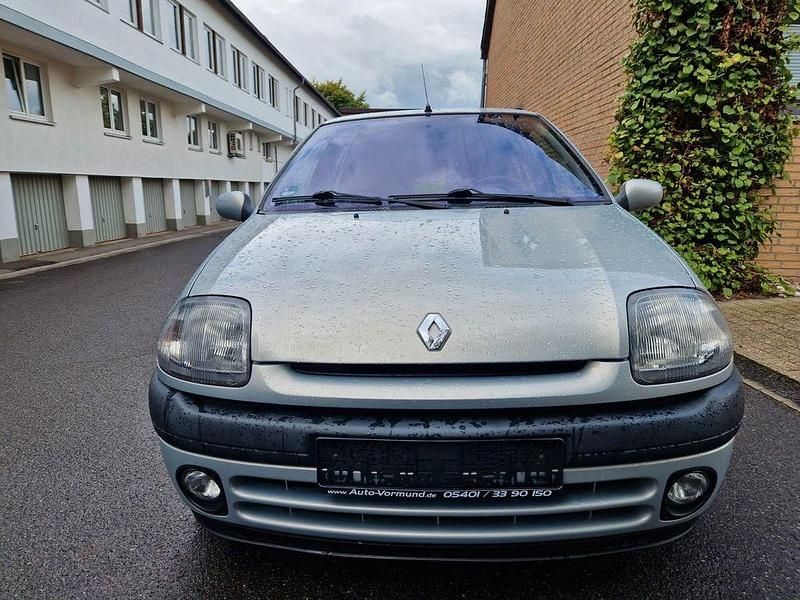 Gebraucht Renault Clio II 88 PS (64 kW) 2006 Grau Limousine