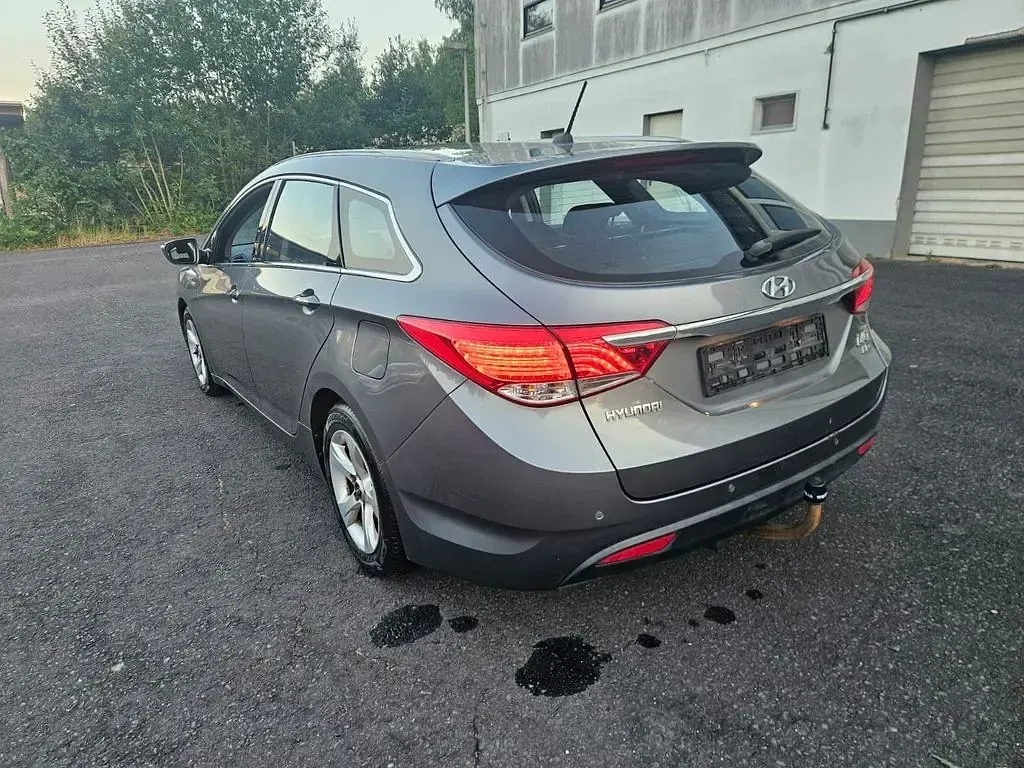 Gebraucht Hyundai i40 Style 141 PS (103 kW) 2012 Grau Kombi