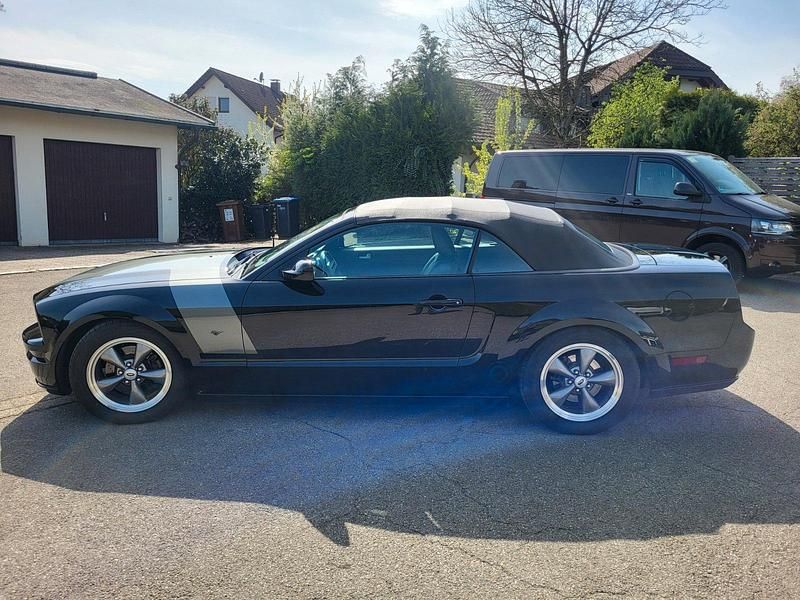 Gebraucht Ford Mustang GT 305 PS (224 kW) 2006 Schwarz Cabrio