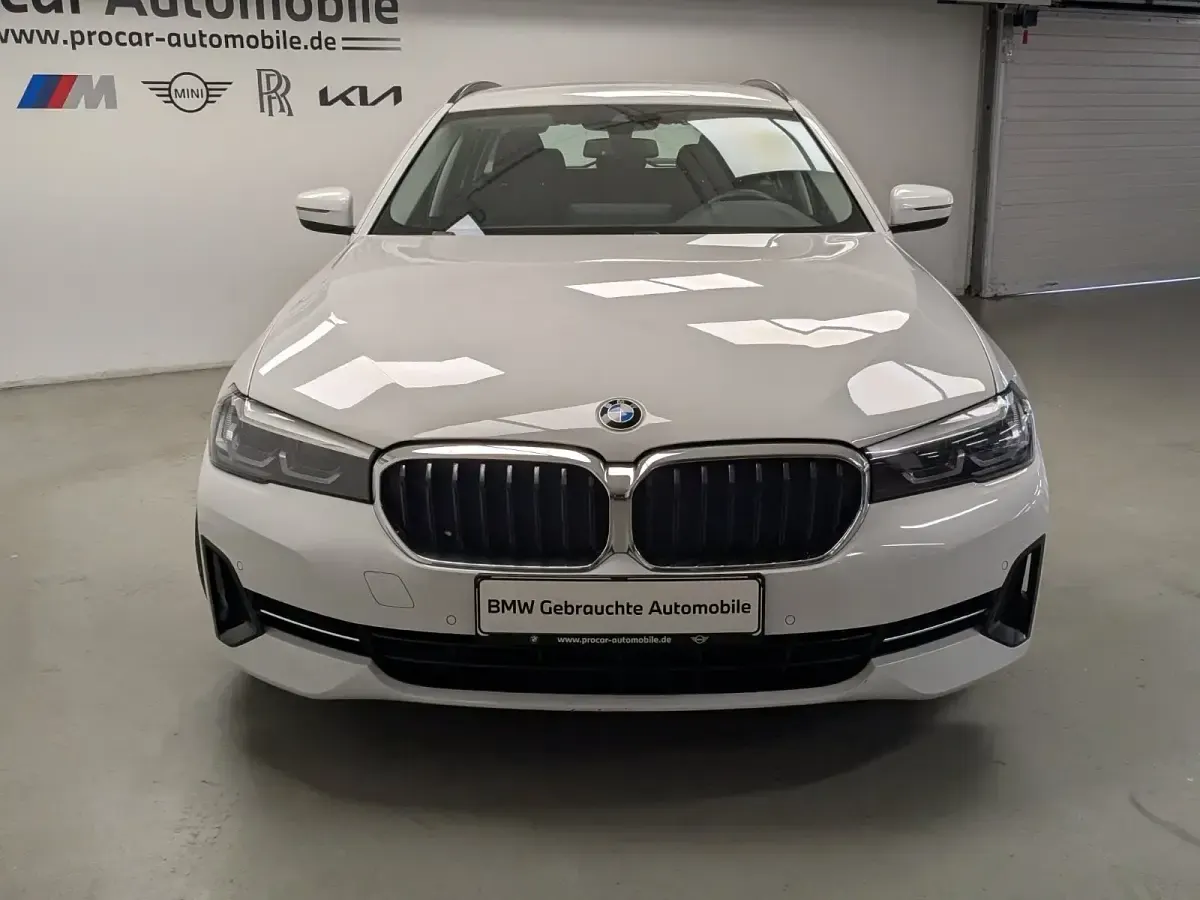 Gebraucht BMW 520 Sport Line 190 PS (139 kW) 2022 Alpinweiss Limousine