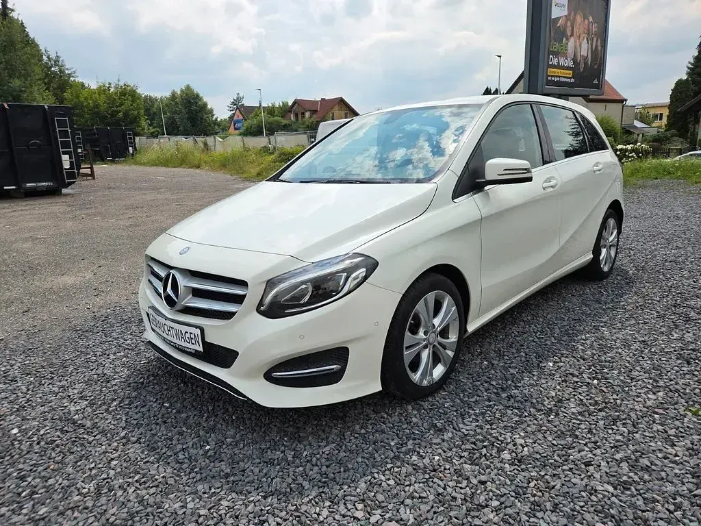Gebraucht Mercedes B180 109 PS (80 kW) 2016 Weiß Kleinwagen