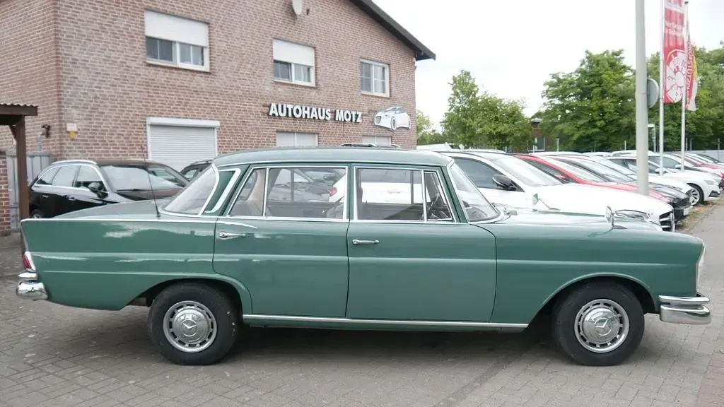 Gebraucht Mercedes 220 110 PS (80 kW) 1961 Grün Limousine