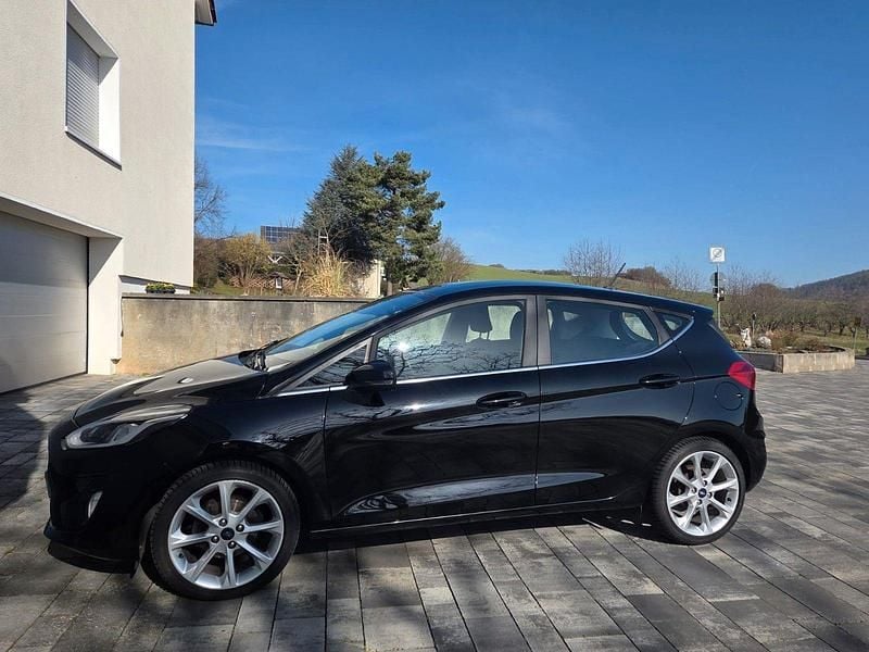 Gebraucht Ford Fiesta 101 PS (74 kW) 2017 Schwarz Kleinwagen