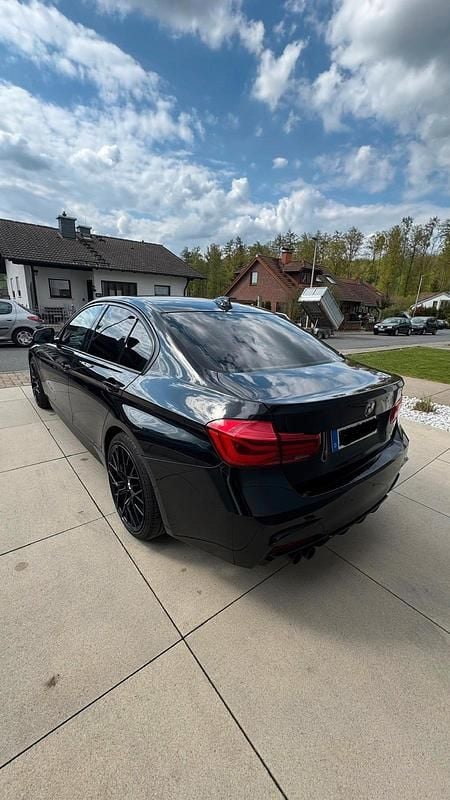 Gebraucht BMW 320 190 PS (139 kW) 2016 Schwarz Limousine