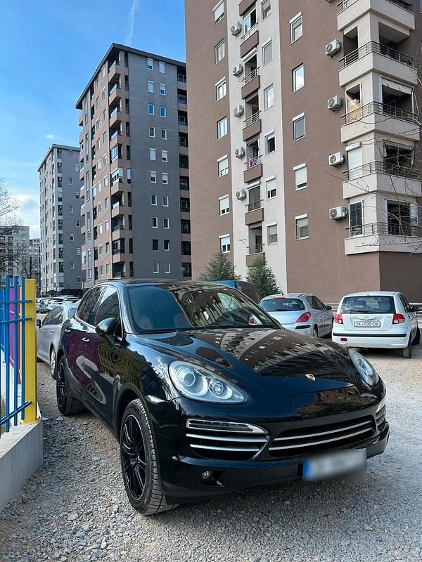Second-hand Porsche Cayenne 245 CP (180 kW) 2014 Negru SUV