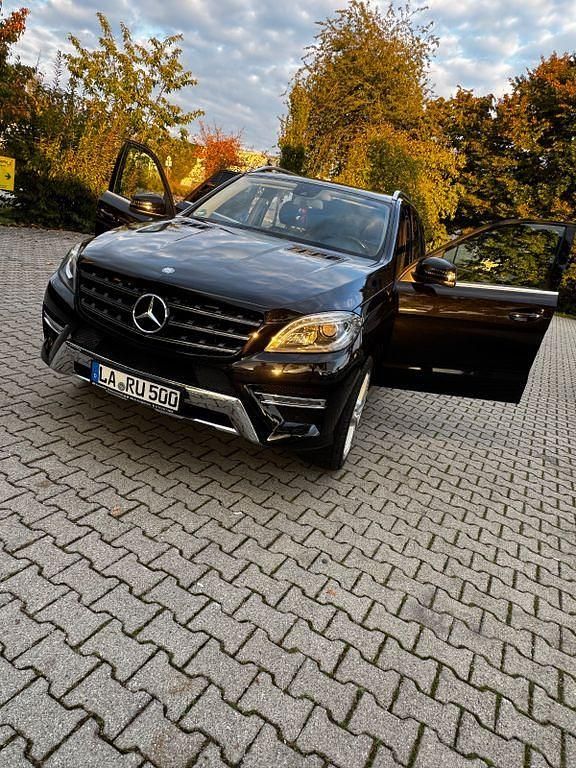 Schwarz Gebraucht 2012 Mercedes ML350 SUV | 17.500 € (Guter Preis) - Bild 1/4