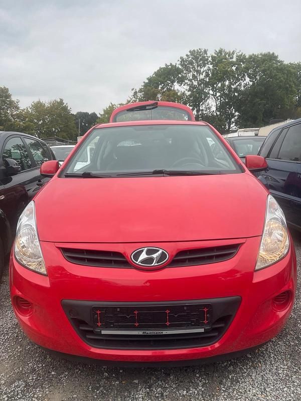 Rot Gebraucht 2011 Hyundai i20 Kleinwagen | 2.999 € (Guter Preis) - Bild 1/4