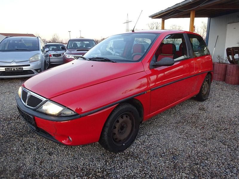 Second-hand Lancia Ypsilon 60 CP (44 kW) 1998 Roșu Hatchback