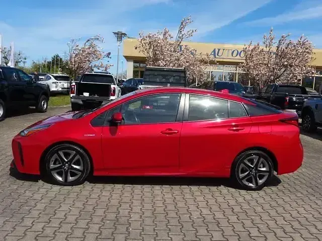 Gebraucht Toyota Prius Comfort 98 PS (72 kW) 2021 Rot Kleinwagen