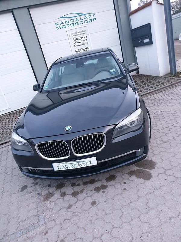 Gebraucht BMW 730 245 PS (180 kW) 2011 Grau Limousine