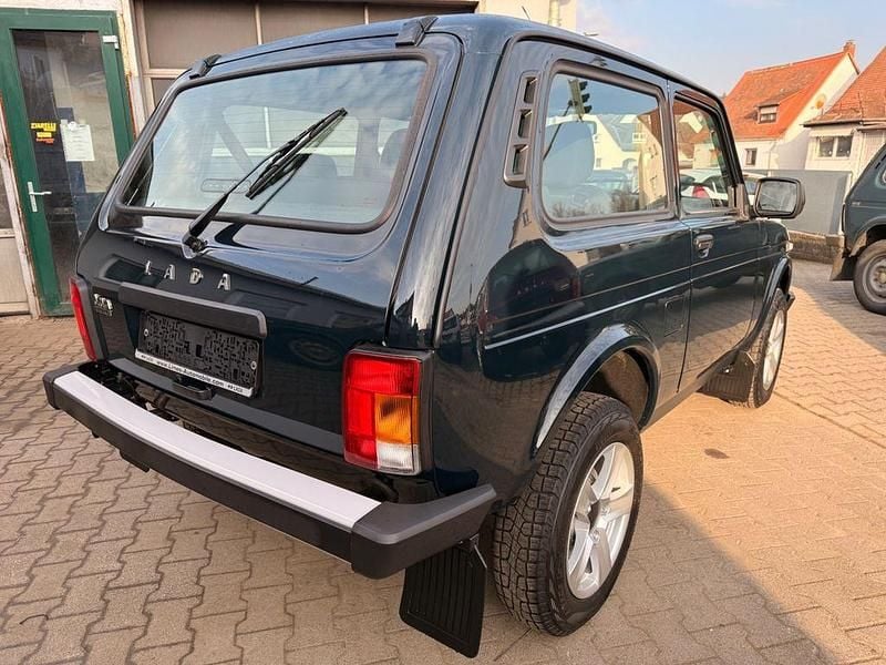 Neu Lada niva 83 PS (61 kW) 2026 Grün SUV