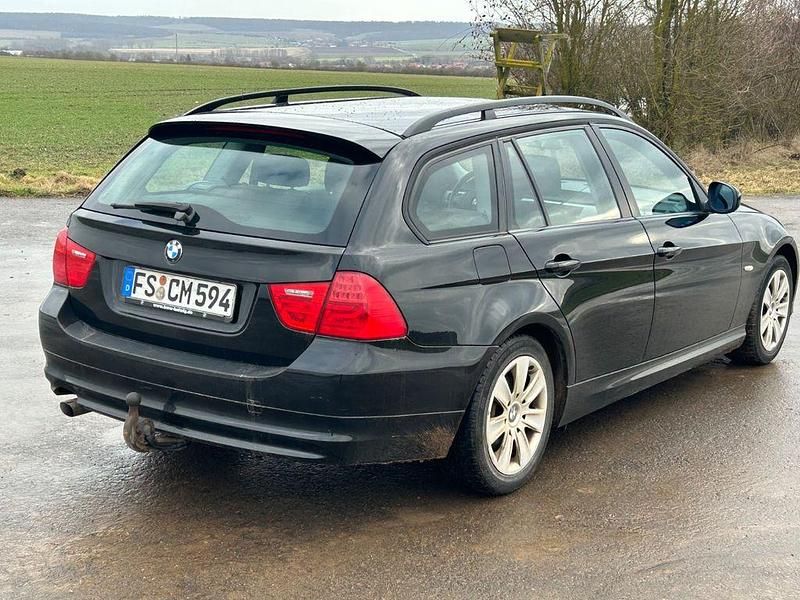 Gebraucht BMW 318 143 PS (105 kW) 2009 Schwarz Kombi