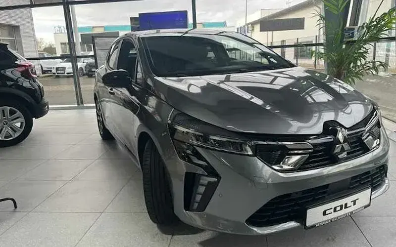 Neu Mitsubishi Colt Plus 67 PS (49 kW) 2025 Achatgrau Kleinwagen
