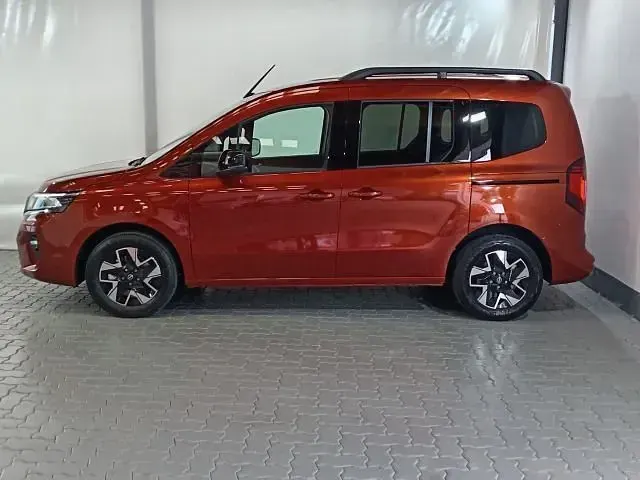 Neu Nissan Townstar N-Connecta 131 PS (96 kW) 2025 Orange (metallic) Kombi