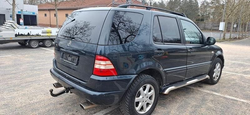 Gebraucht Mercedes ML430 272 PS (200 kW) 2000 Schwarz SUV