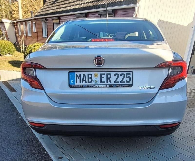Gebraucht Fiat Tipo Easy 95 PS (69 kW) 2016 Silber Limousine
