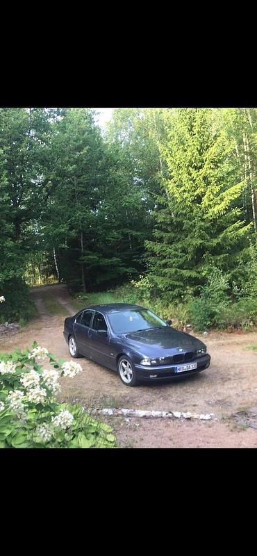 Grau Gebraucht 1998 BMW 520 Limousine | 2.250 € (Fairer Preis) - Bild 1/4