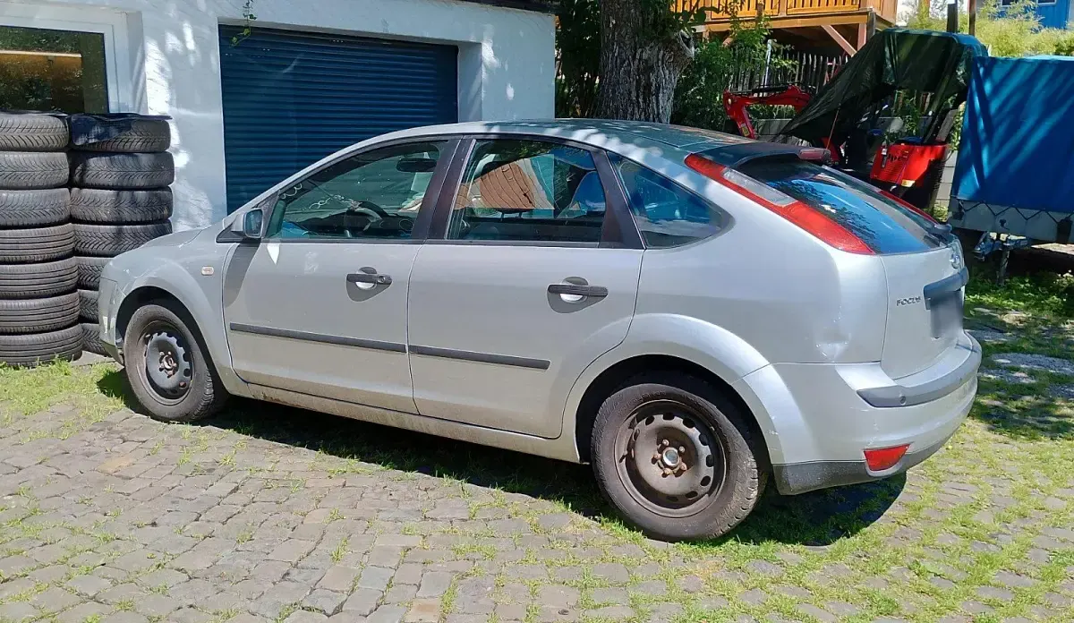 Gebraucht Ford Focus 101 PS (74 kW) 2005 Silber Limousine
