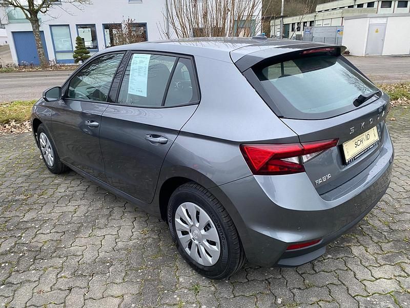 Neu Skoda Fabia Selection 95 PS (69 kW) 2025 Graphitgrau metallic Limousine