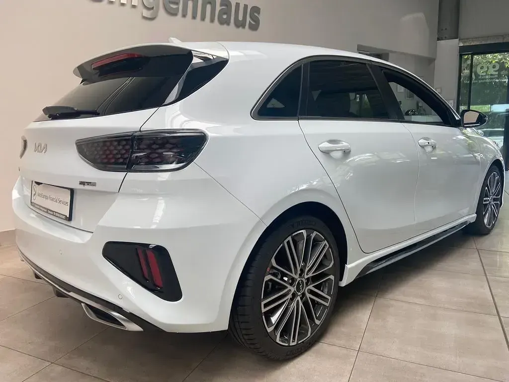 Neu Kia Ceed GT GT-Line 140 PS (102 kW) 2026 Casa white Limousine