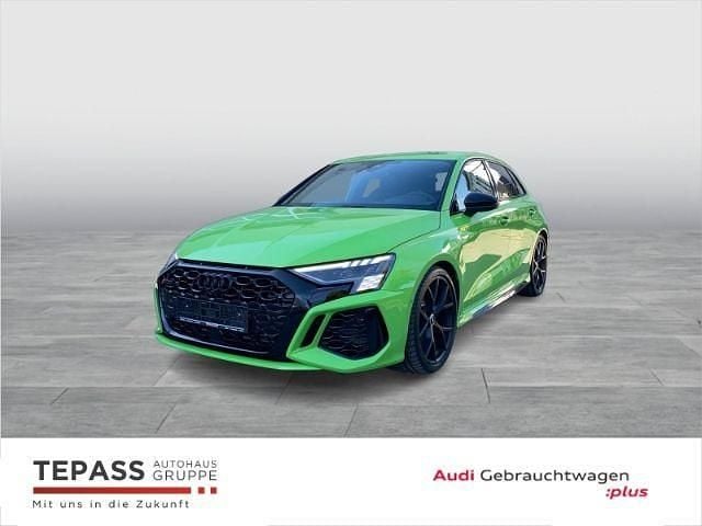 Gruen Gebraucht 2022 Audi RS3 Sportback Ambiente Kleinwagen | 58.280 € (Fairer Preis) - Bild 1/4