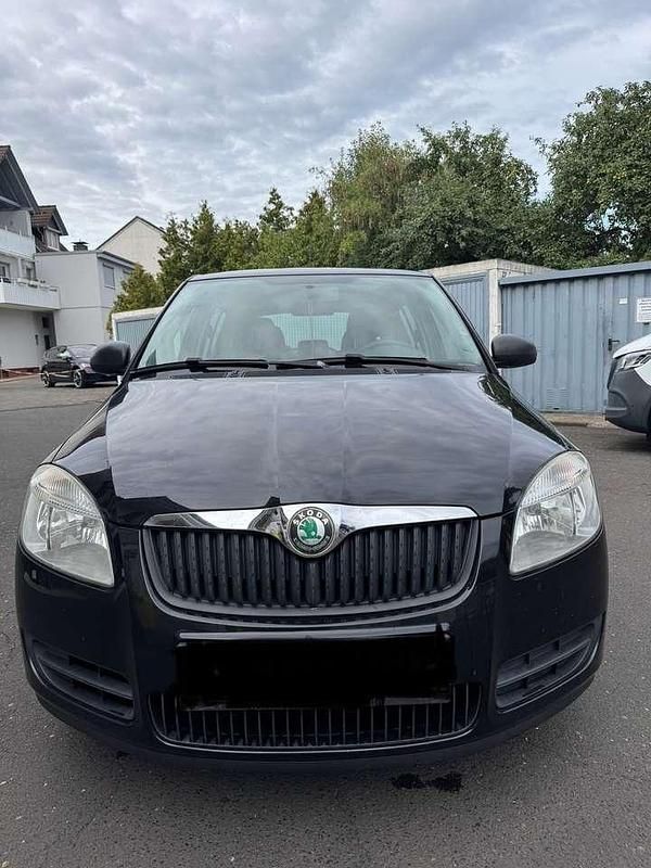 Schwarz Gebraucht 2010 Skoda Fabia Limousine | 1.990 € (Guter Preis) - Bild 1/4