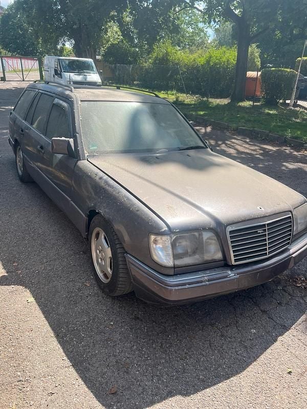 Andere farben Gebraucht 1994 Mercedes 220 Kombi | 2.200 € - Bild 1/4