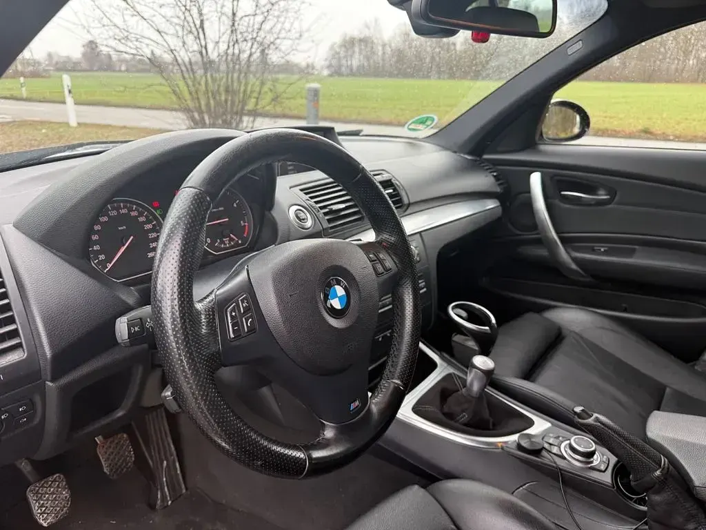 Gebraucht BMW 123 Sport Line 204 PS (150 kW) 2009 Blau Kleinwagen