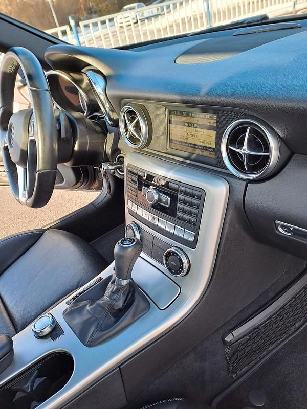 Gebraucht Mercedes SLK200 183 PS (134 kW) 2012 Schwarz Cabrio