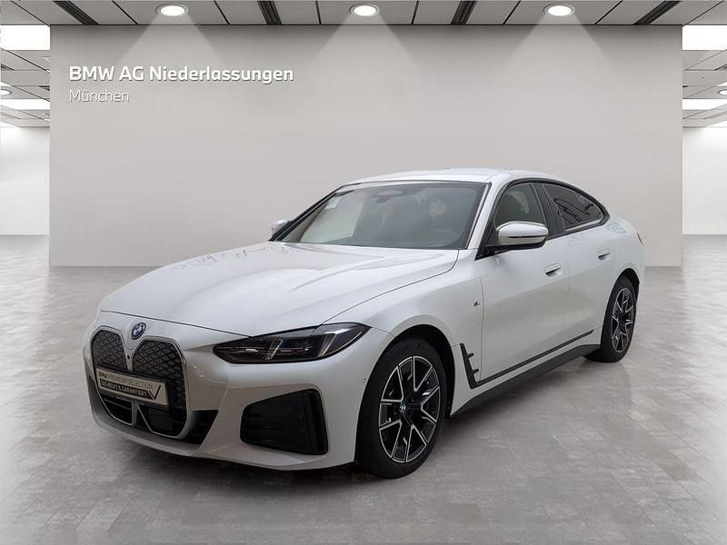 Weiß Gebraucht 2025 BMW i4 Comfort Edition Limousine | 55.201 € (Guter Preis) - Bild 1/4