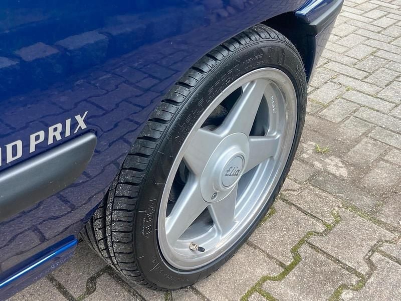 Second-hand Renault Clio 135 CP (99 kW) 1993 Albastru Hatchback