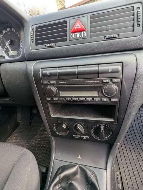 Weiß Gebraucht 2009 Skoda Octavia Classic Kombi | 3.999 € (Fairer Preis) - Bild 1/4