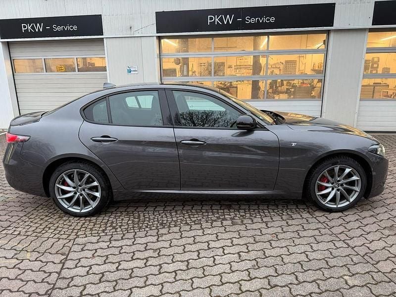Gebraucht Alfa Romeo Giulia Ti 280 PS (205 kW) 2024 Grigio vesuvio Limousine