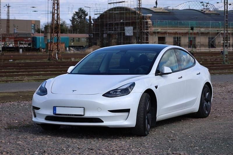 Gebraucht Tesla Model 3 Standard Range 208 kW (283 PS) 2021 Weiß Limousine