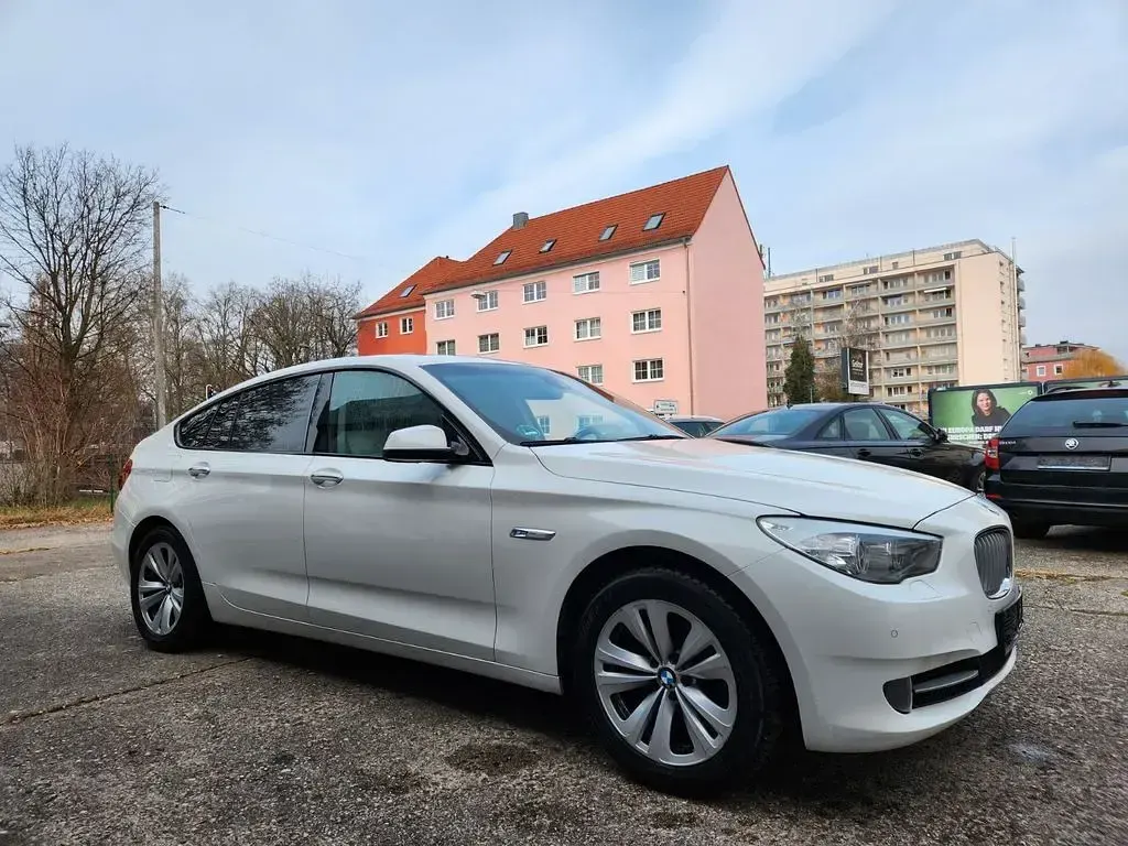 Gebraucht BMW 530 Sport Line 245 PS (180 kW) 2010 Weiß Limousine