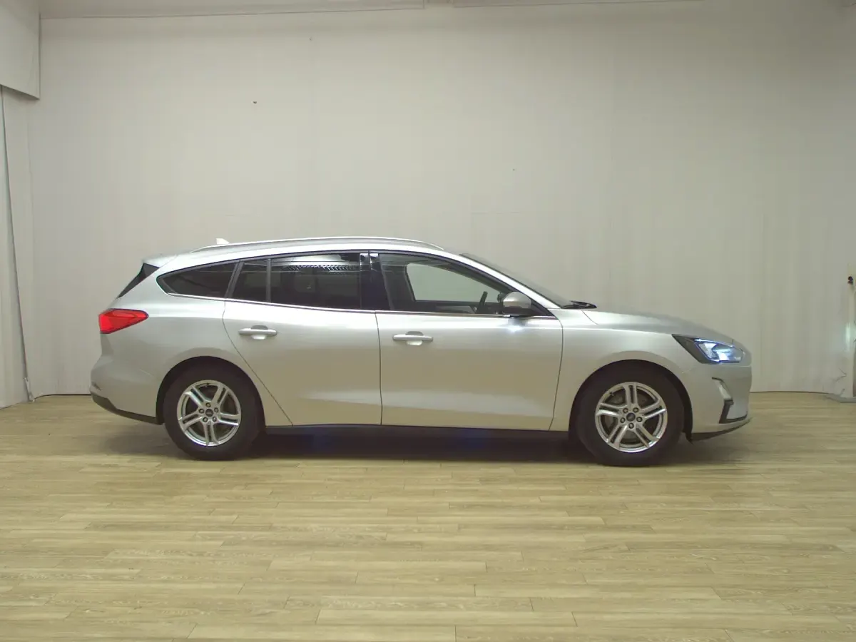 Używany Ford Focus Titanium 150 KM (110 kW) 2020 Srebrny Kombi