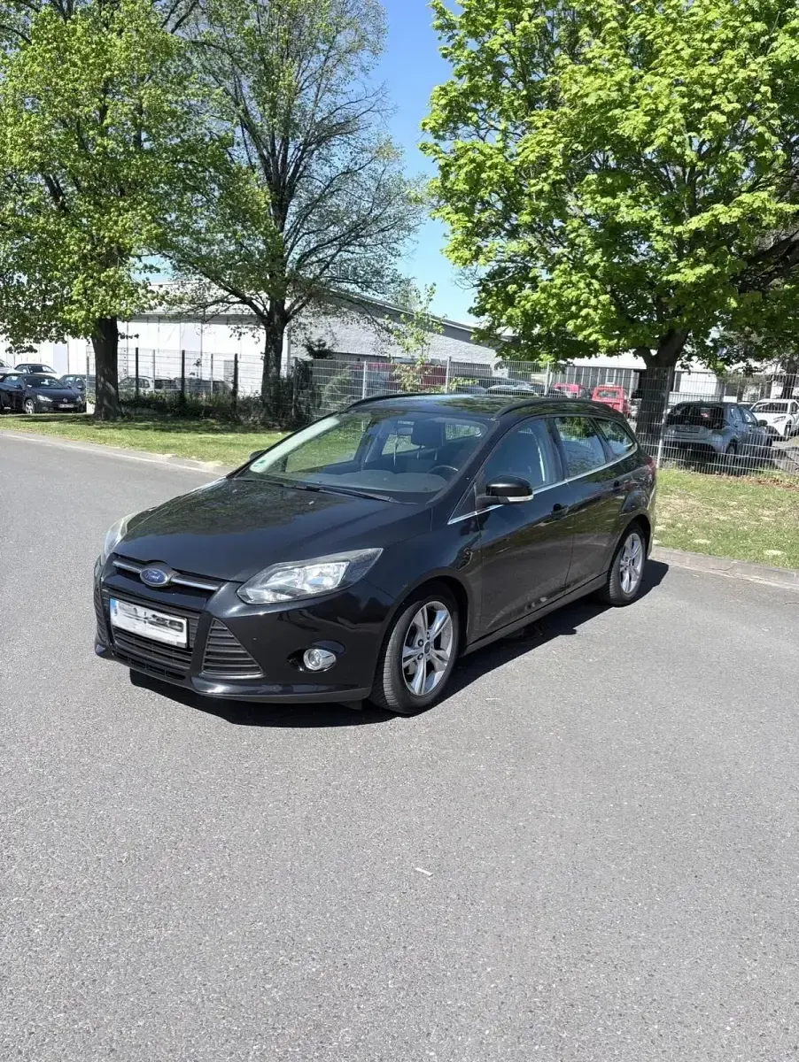 Usata Ford Focus 100 CV (73 kW) 2014 Nero Station wagon