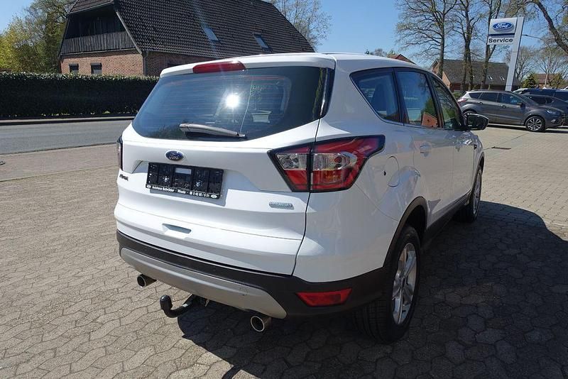 Używany Ford Kuga Trend 120 KM (88 kW) 2018 Biały SUV