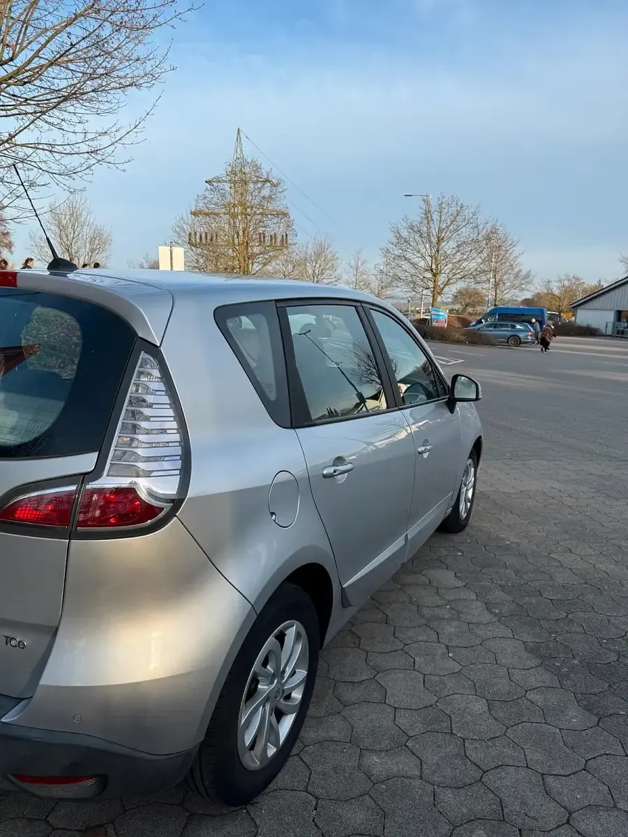 Gebraucht Renault Scénic 115 PS (84 kW) 2014 Silber Van / Kleinbus