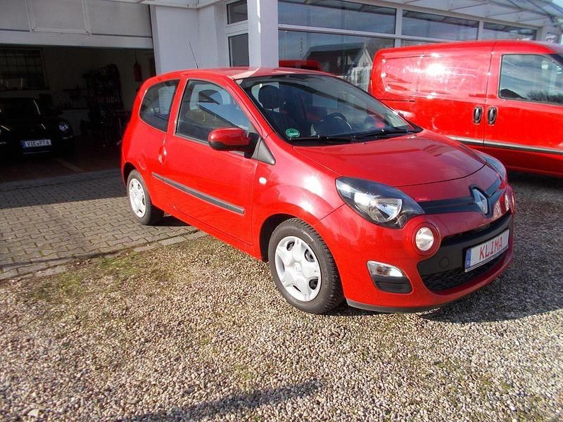 Second-hand Renault Twingo Expression 75 CP (55 kW) 2013 Roșu Hatchback