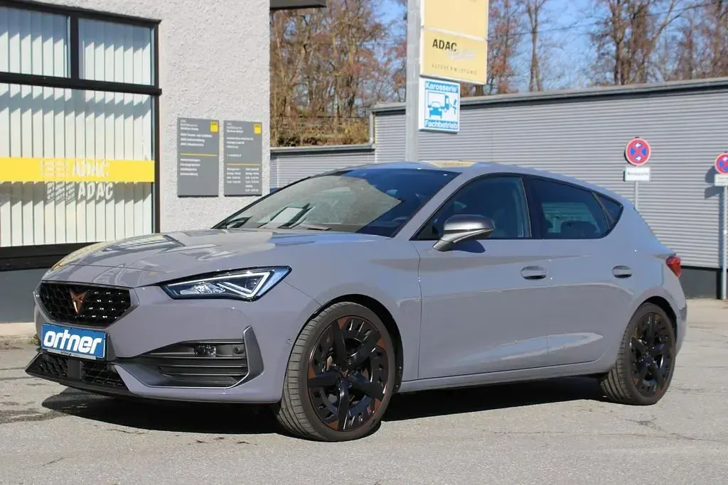 Używany Cupra Leon VZ 300 KM (220 kW) 2021 Szary Sedan/Limuzyna