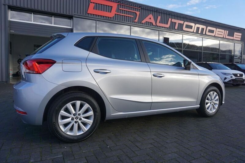 Urban silber Gebraucht 2023 Seat Ibiza Style Limousine | 14.990 € (Guter Preis) - Bild 1/4