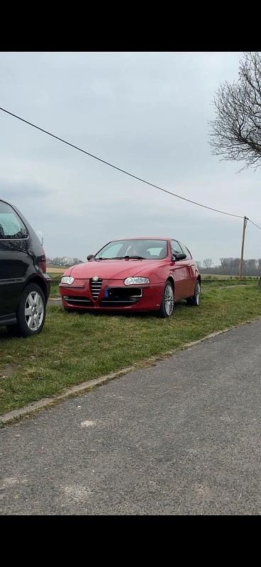 Rot Gebraucht 2003 Alfa Romeo 147 Kleinwagen | 8.999 € - Bild 1/4