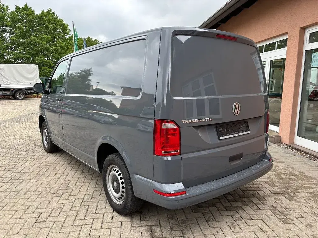 Gebraucht VW Transporter 102 PS (75 kW) 2018 Grau Van