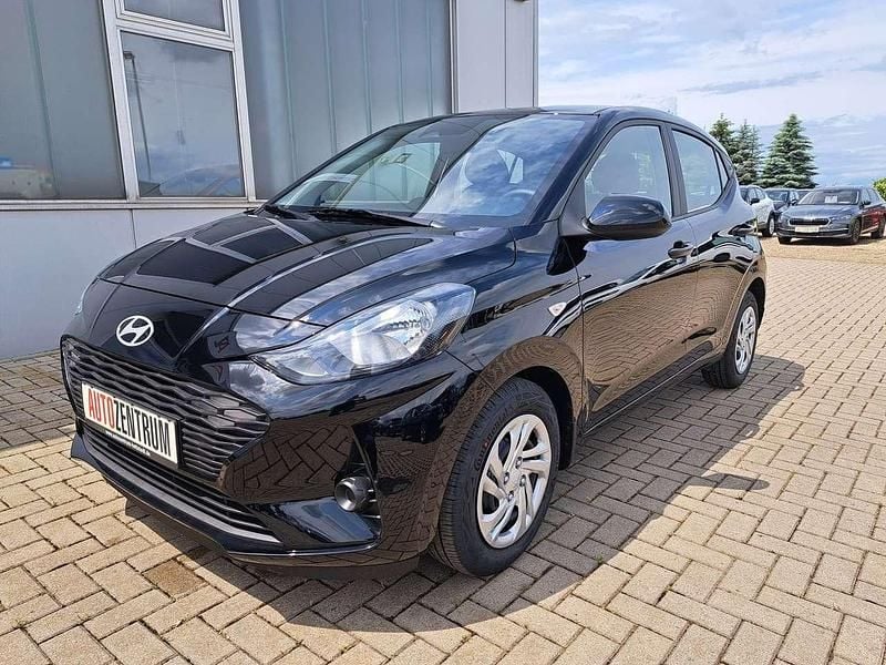 Phantom black mica Neu 2025 Hyundai i10 Kleinwagen | 15.190 € (Guter Preis) - Bild 1/4