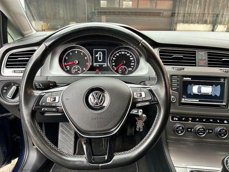 Gebraucht VW Golf VII LOUNGE 125 PS (91 kW) 2015 Blau Limousine